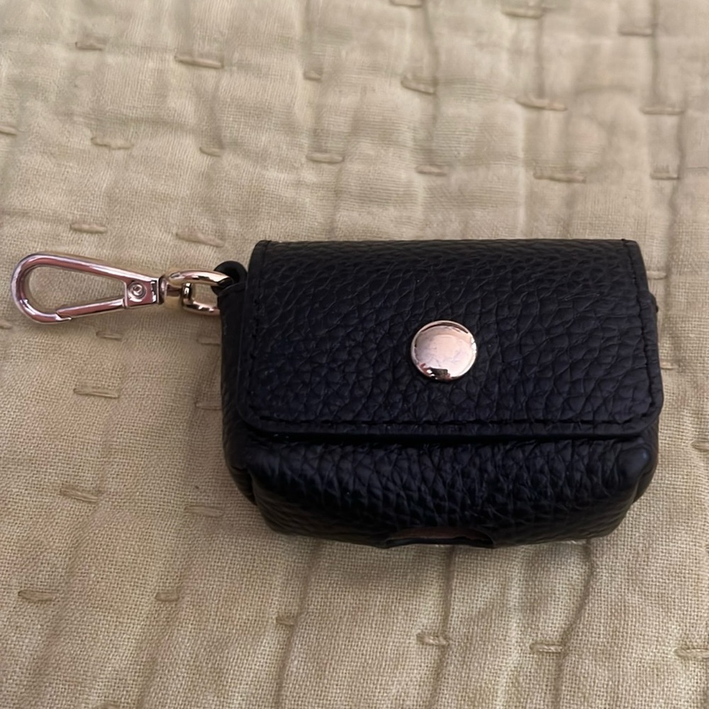 COPY - AirPods Pro Bandolier Case
